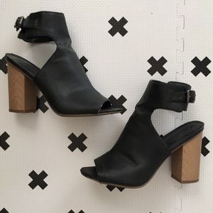 Simply Vera by Vera Wang Black Leather Ankle Heels